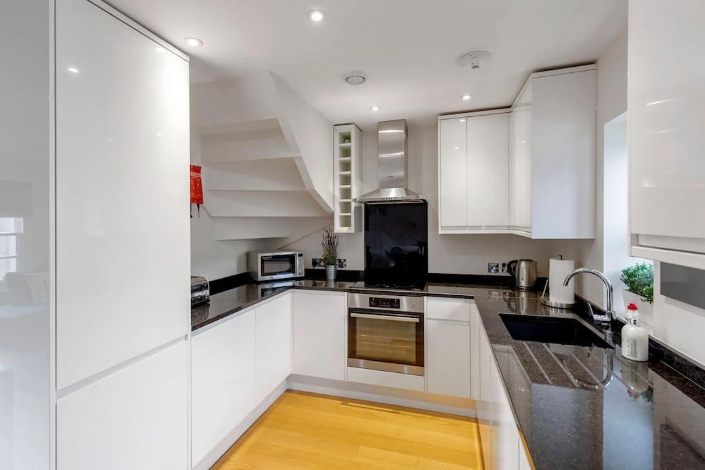 Fantastic 3-Bed House With Parking Vila Bath Exterior foto