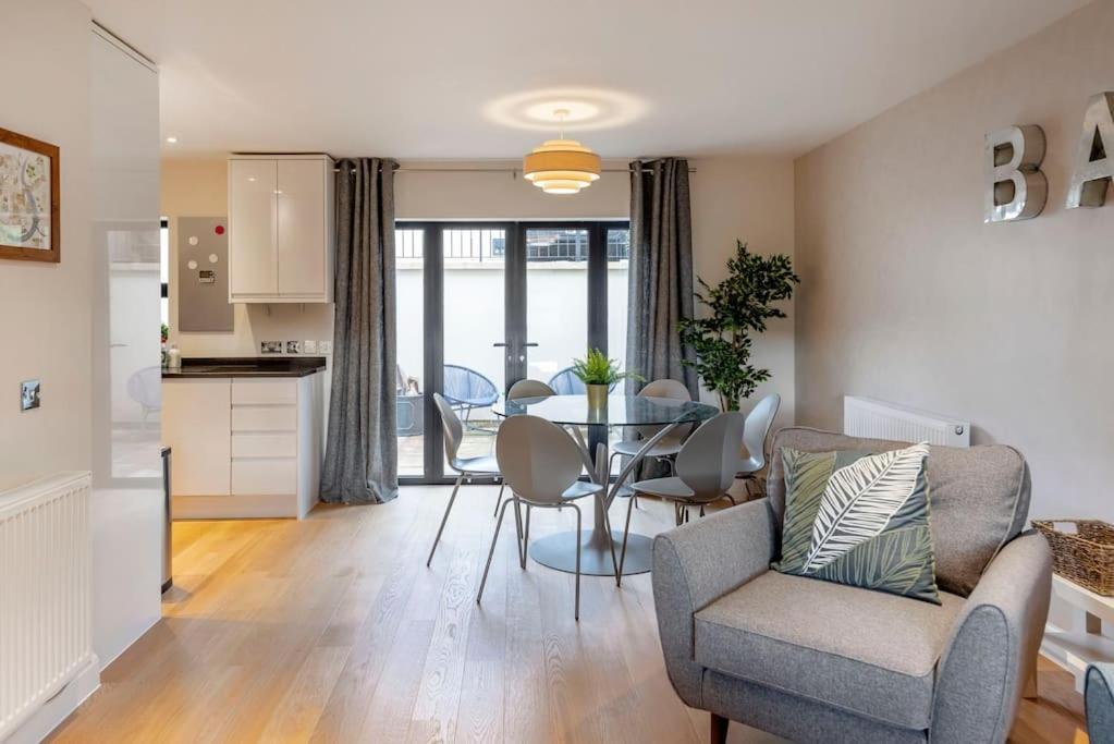 Fantastic 3-Bed House With Parking Vila Bath Exterior foto