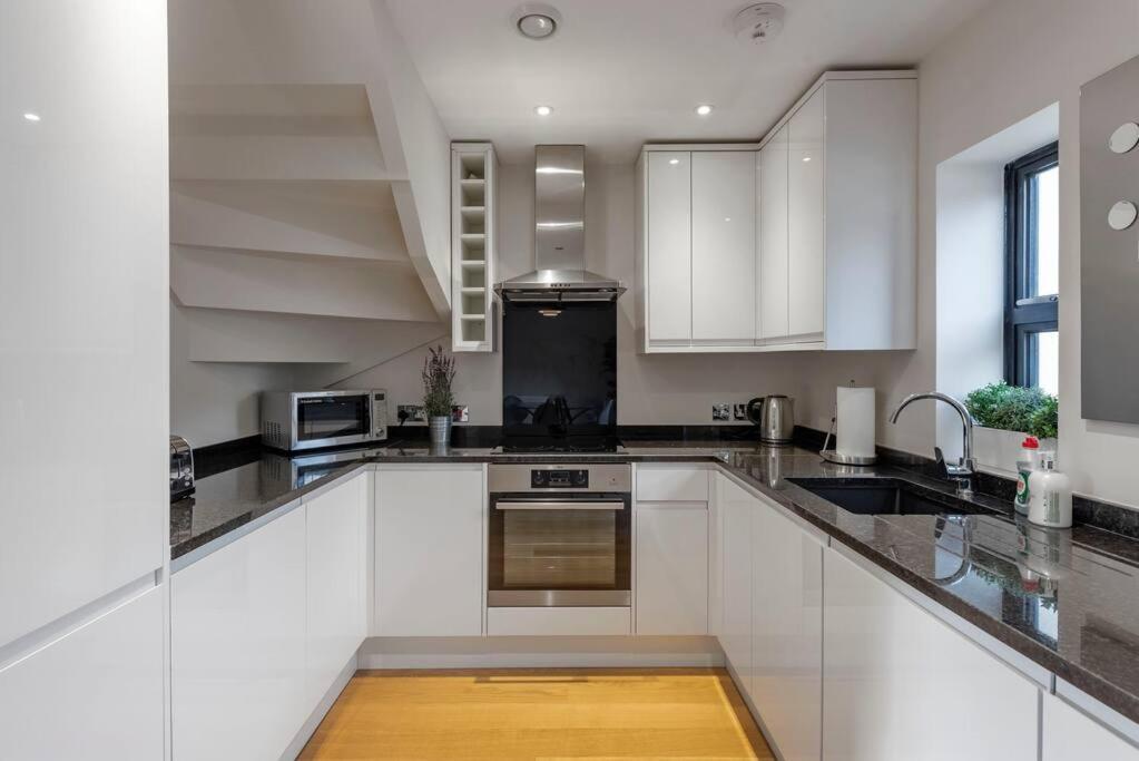Fantastic 3-Bed House With Parking Vila Bath Exterior foto