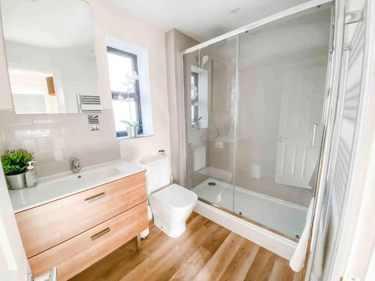 Fantastic 3-Bed House With Parking Vila Bath Exterior foto